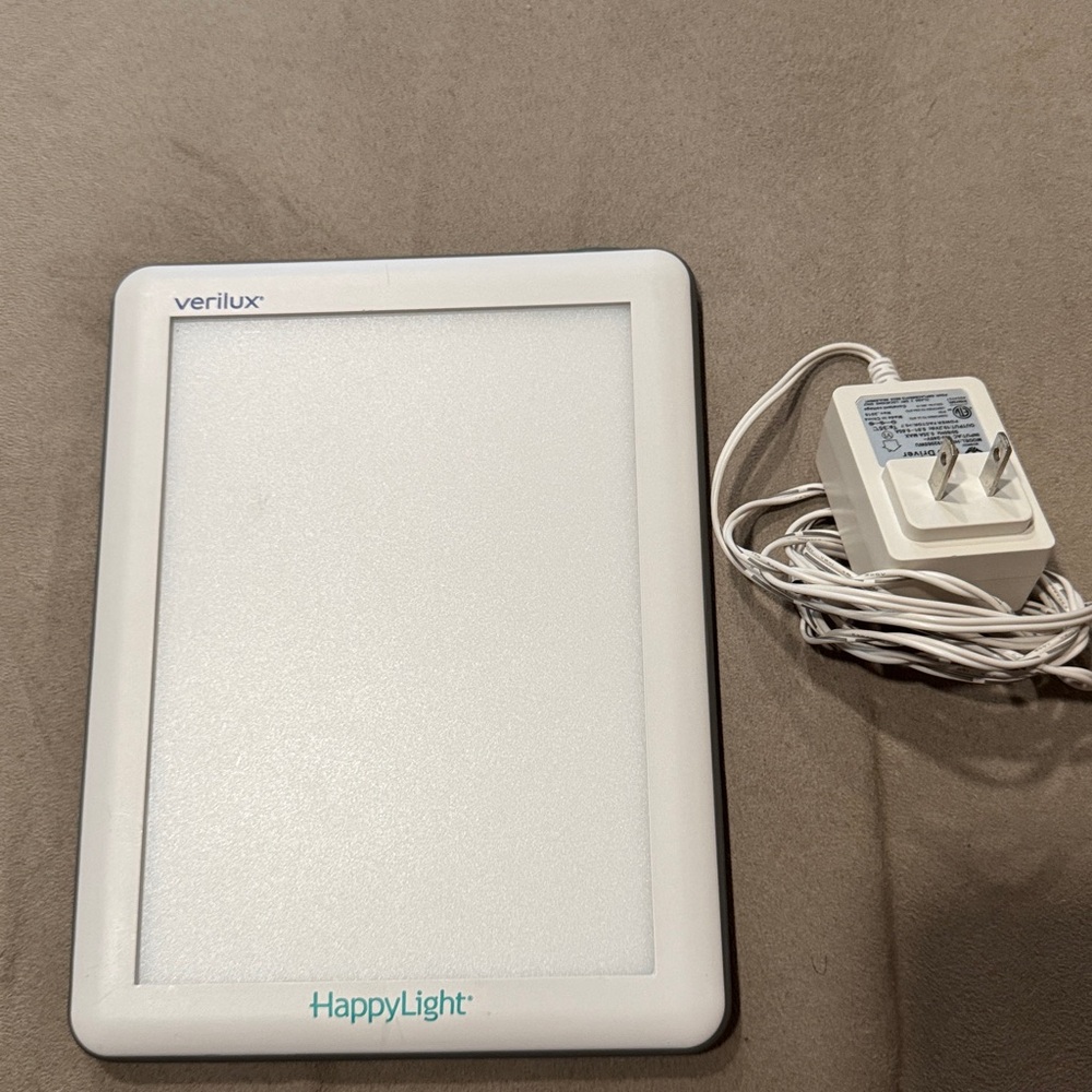 Verilux HappyLight VT22 Lucent 10,000 Lux LED Bright White Light Therapy Lamp